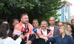 Utku Gümrükçü Menemen'den seslendi: "Çiftçi artık ürünü bağdan toplayamıyor"