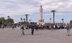 Vali Elban ilk ilmeği attı: İzmir’de Cumhuriyet coşkusu sahada