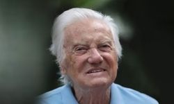Yeşilçam'ın "Altın Çocuk"u Göksel Arsoy 90 yaşında yaşamını yitirdi