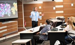 Zirai ilaç kullanımında hayati uyarı! Bornovalı üreticiler bilgilendirildi