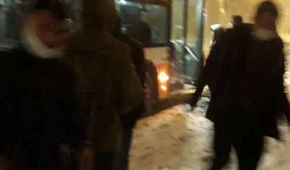 Gaziantep'i kar vurdu: Vatandaşlar yolda kalan araçlarda mahsur kaldı