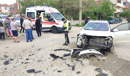 Edirne'de 14 yaşındaki ehliyetsiz çocuk kaza yaptı: 3 kişiyi yaralandı