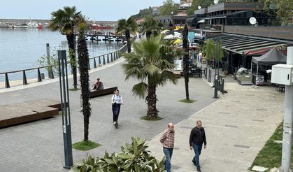 Zonguldak'ta sıcaklıklar 24 dereceye yükseldi: Vatandaşlar cadde ve sahillere akın etti!