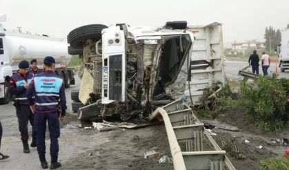 Manavgat'ta kamyon devrildi| 2 Yaralı, 1 sokak köpeği öldü