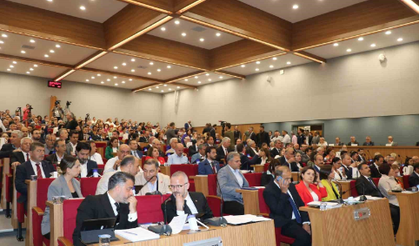 İzmir Büyükşehir Belediye Meclisi oturumu sona erdi: Yeni dönemin Meclis Başkanvekilleri seçildi!