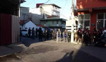İzmir'de tabancayla yaralanan 3 çocuk babası hayatını kaybetti, 2 şüpheli yakalandı!