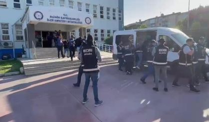 İzmir'de silah ve uyuşturucu ticareti yapan 16 şüpheliden 7'si tutuklandı