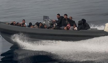 Türk karasularına itilen 24 göçmen İzmir'de güvenliğe alındı