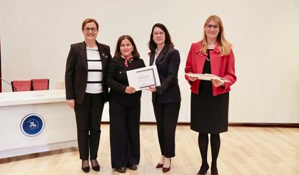 İzmir’de 23 Nisan paneli: Akademisyenler “çocuğun sesi olmak” için buluştu