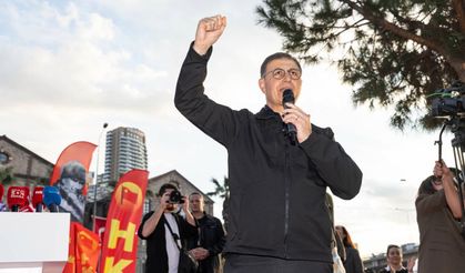 Tugay'dan mitingde sert mesajlar!   Vakıflar Genel Müdürü'ne yüklendi: "Nasıl da açık ettin kendini!