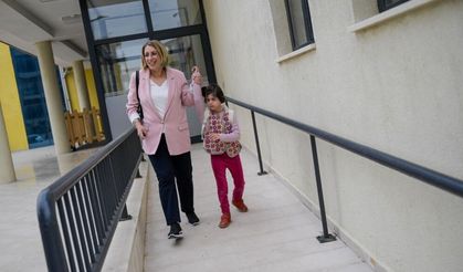 İzmir'de  Yurdoğlu Engelli Çalışmaları Merkezi anne ve kızının hayatını değiştirdi!