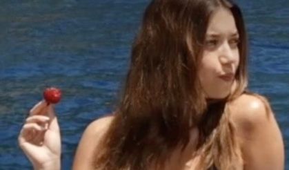 Afra Saraçoğlu binikili tatil pozlarıyla kime mesaj gönderdi