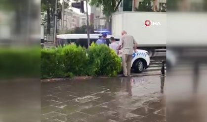 Kimliğini kaybeden öğrencinin imdadına polis yetişti!
