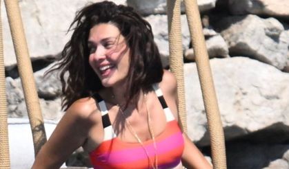 Bergüzar Korel Fethiye'de! Bikinili tatil pozlarına beğeni yağdı