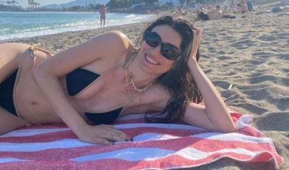 Hazar Ergüçlü bikinili pozlarıyla yaza damga vurdu