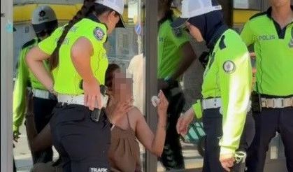 İzmir Konak'ta takside güzergah kavgası: Biber gazı ve yumruklar havada uçuştu