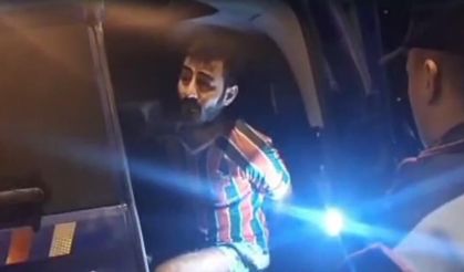 Urla'da 25 yıl hapis cezası bulunan firari, yurt dışına kaçamadan tutuklandı!