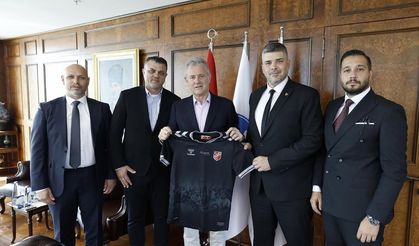 Karşıyaka Spor Kulübü'nden Mahmut Özgener'e ziyaret!