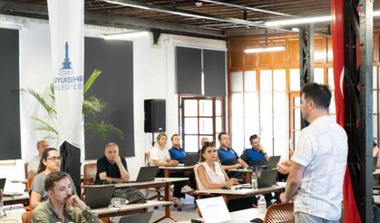 İzmir’de yapay zeka dönemi! Belediye ve esnaf yöneticilerine uygulamalı eğitim