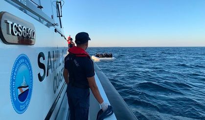 İzmir Çeşme açıklarında 16 düzensiz göçmen kurtarıldı!