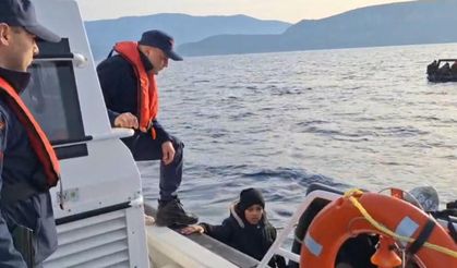 İzmir açıklarında 46 düzensiz göçmen yakalandı