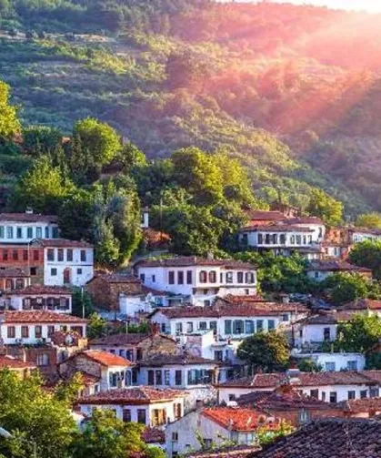 İzmir’de yaz sıcağından bıkanlar buraya kaçıyor! Mis gibi havasına doyum olmuyor