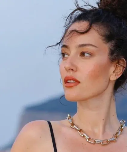 Pelin Akil, New York pozlarıyla alay konusu oldu!