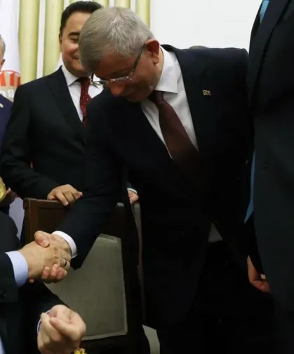 Yılmaz Özdil'in Ahmet Davutoğlu sorusuna yanıt akademisyen Emrah Gülsunar'dan geldi
