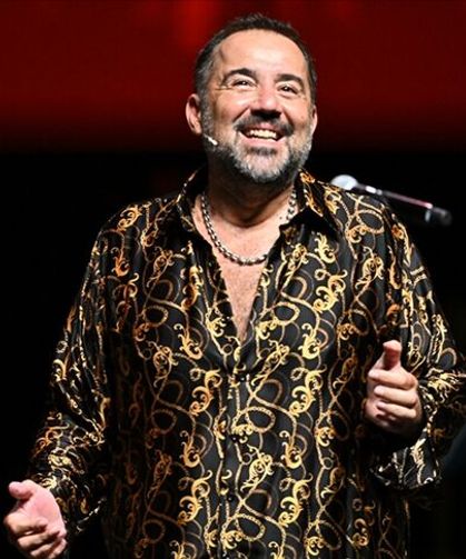 Ata Demirer İzmir'e geliyor! Kahkaha dolu gece için geri sayım başladı