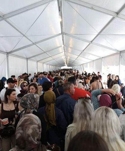 Alaçatı Ot Festivali’nde iğne düşecek yer kalmadı! Festivale yoğun ilgi