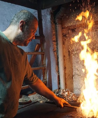 İzmir'de 3 kuşak birden kalaycılık yapıyorlar ama meslekte çırak yetişmiyor!