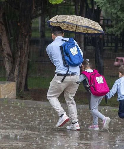 3 Nisan Cuma okullar tatil mi? Yarın okul var mı? 3 Nisan Cuma tatil olan iller