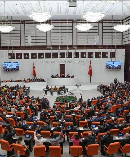 Meclis'te dengeler sil baştan! Özgür Özel'in Yeni Parti'si, Kılıçdaroğlu'nun CHP'sini beşinciliğe attı!