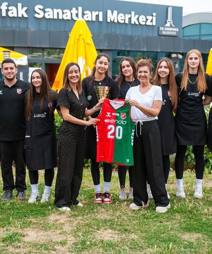 Sahanın şampiyonları bu kez mutfağa girdi: Karşıyaka’nın kızları gururlandırdı!