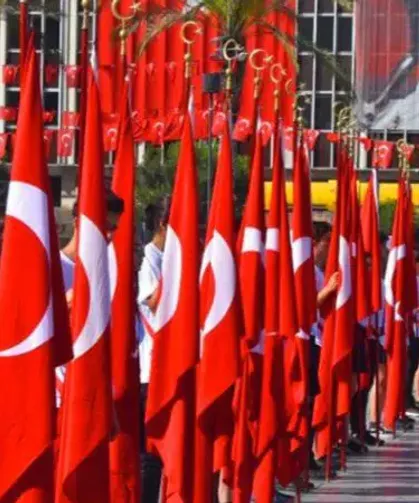 Efes Selçuk’ta gençlik sahne alıyor, bayram coşkusu sokaklara taşıyor!