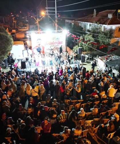 Dikili'de ateşler yakıldı, dilekler tutuldu!