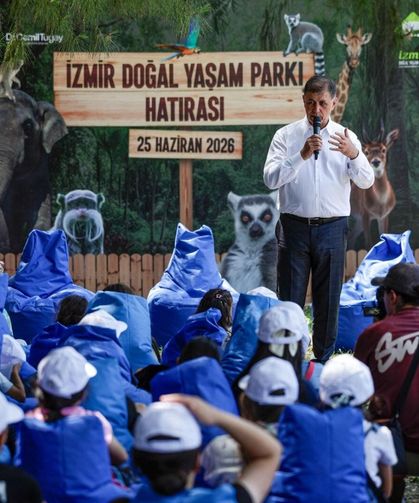 Başkan Tugay'dan Kirazlı öğrencilere karne sürprizi!