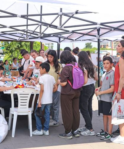 Göztepe, karne hediyeleriyle çocukların yüzünü güldürdü!
