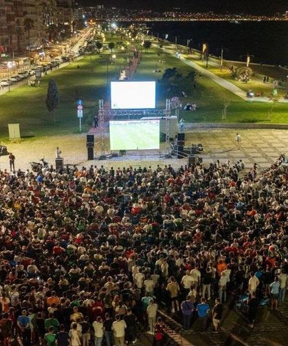 İzmir meydanları tribüne çevriliyor! Bizim çocukların maçları dev ekranlarda!