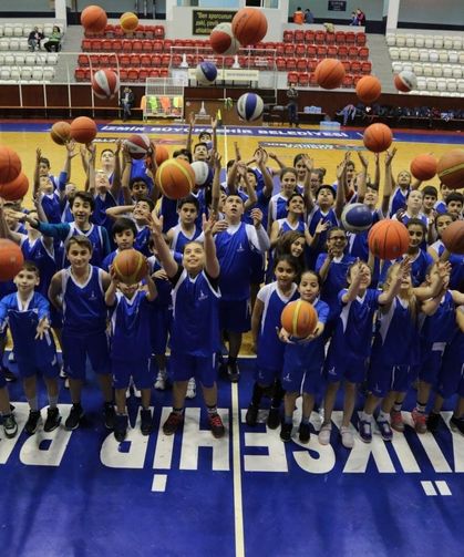 İzmir’de 15 farklı noktada ücretsiz spor eğitimi!