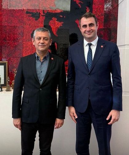 Özgür Özel'in memleketinden Çağatay Güç'e destek: Binalar sizin, sokaklar bizim!