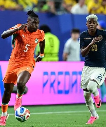 Galatasaray'ın Fildişi Sahilli yıldızı Singo'dan korkutan haber! Almanya maçında sahayı sakatlanarak terk etti