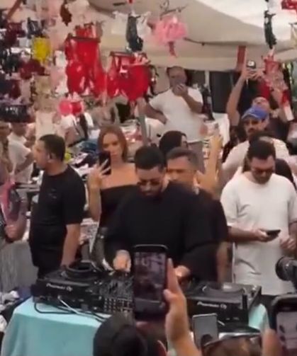 Görenler gözlerine inanamadı!  Mahmut Orhan'ın Alaçatı Pazarı'ndaki o anları kameralara yansıdı!