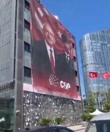 CHP'de poster savaşı büyüyor: Kılıçdaroğlu bu kez Atatürk posteriyle geri döndü!