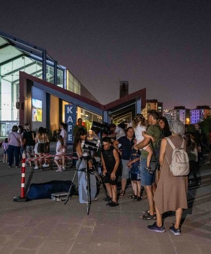 Bornova’da gözler gökyüzüne çevrildi!