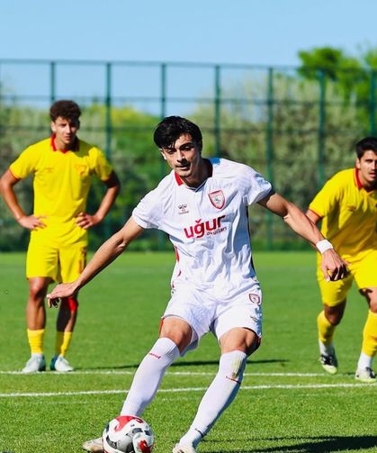 Göztepe geleceğe yatırım yaptı! Milli forvet kadroya katıldı