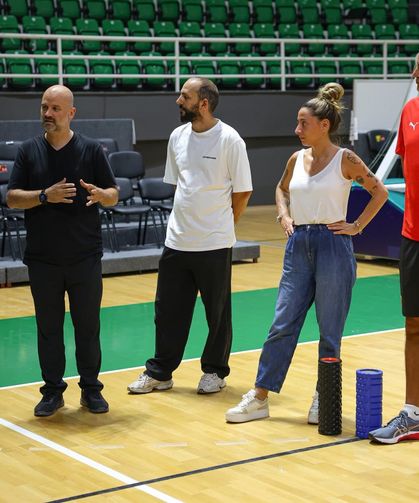Göztepe’de genç takıma A takım desteği! Arsov antrenmanı yakından takip etti