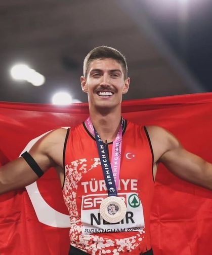Buca’dan Taranto’ya altın yolculuğu: İsmail Nezir zirvede!