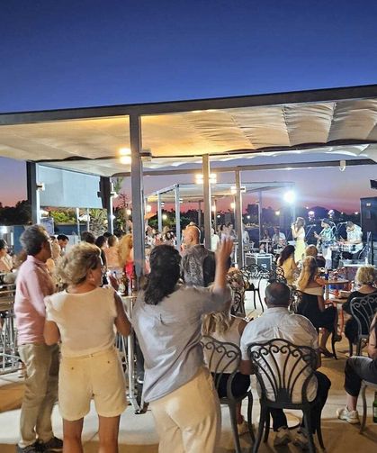 İzmir Marina Geceleri'nde bu hafta hangi grup sahne alacak?