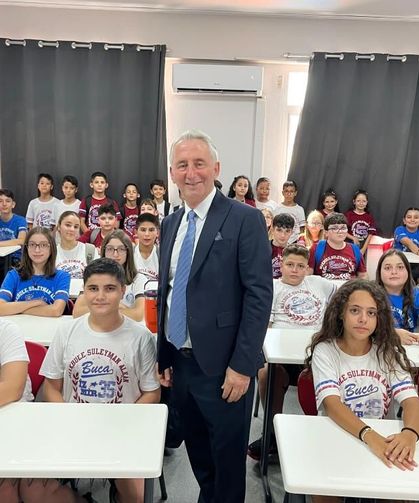 Öğretmenler bile Kkarıştırıyor! İzmir’deki “İkizler Okulu”nda yeni dönem